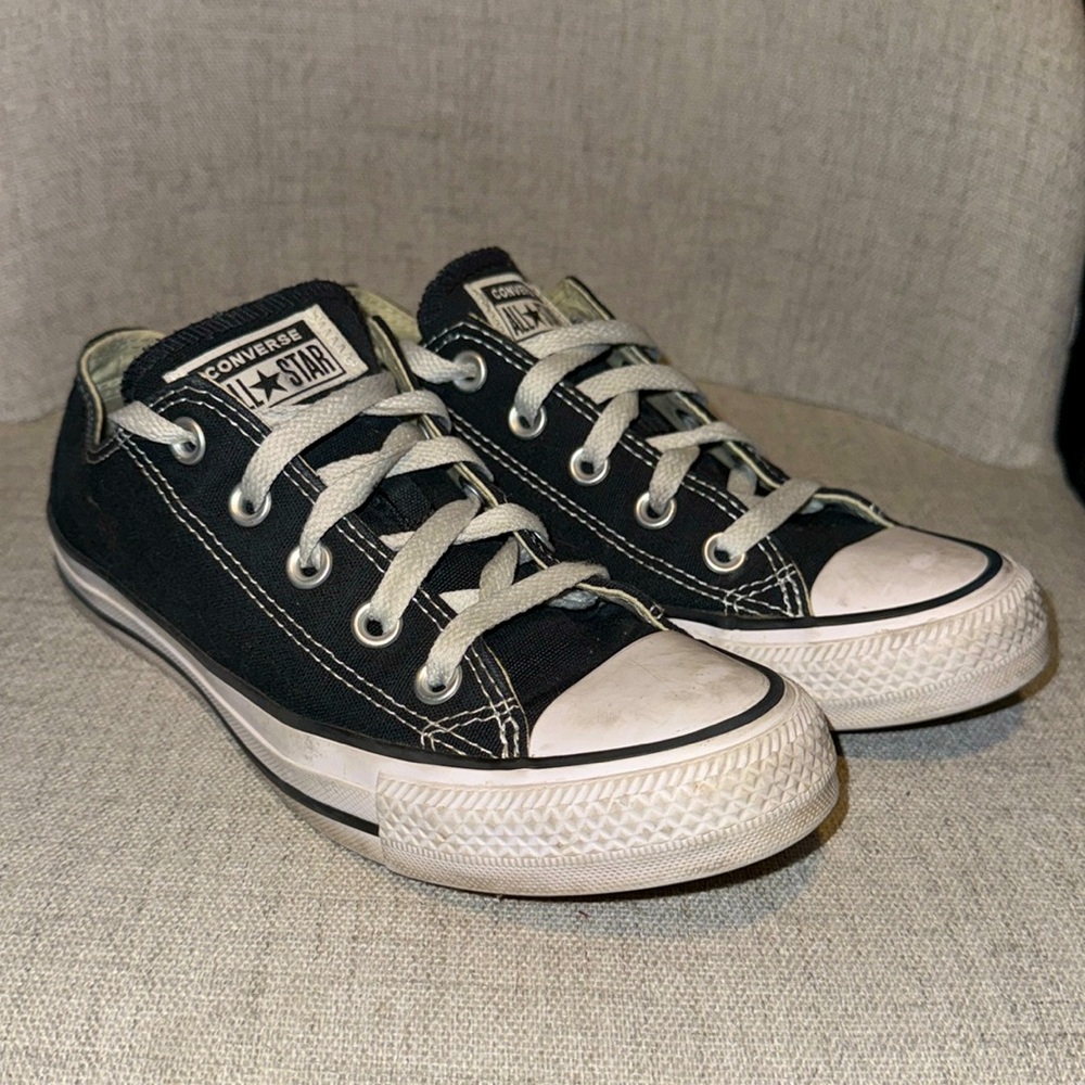 Low Top Black Converse